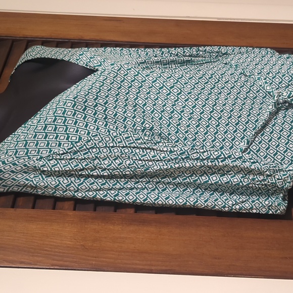 Old Navy wraparound tie dress in green and white, size XXL. - Picture 2 of 8